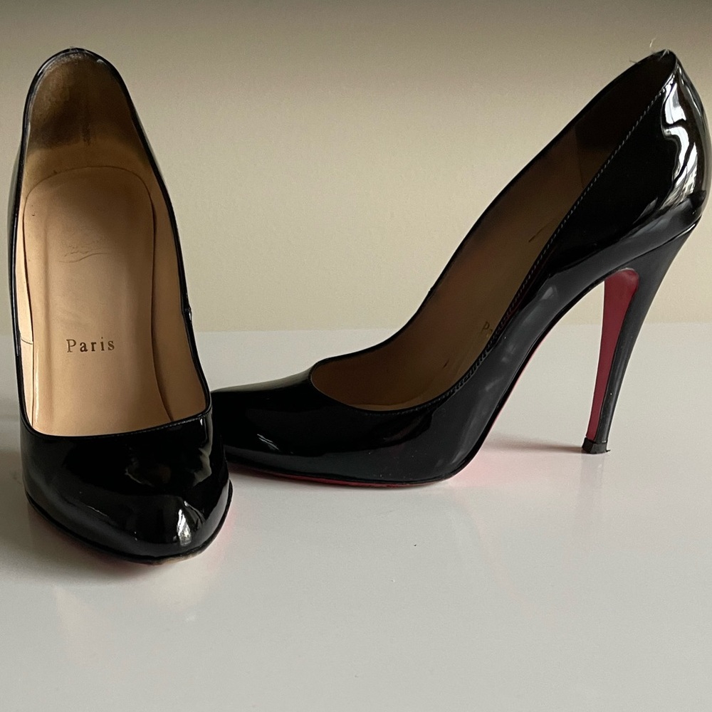 Christian Louboutin Black Decollete Classic Leather Patent 38 Pumps